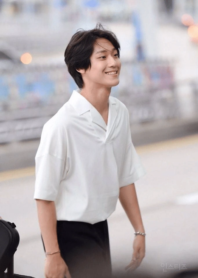 이도현 공항 레전드 사진