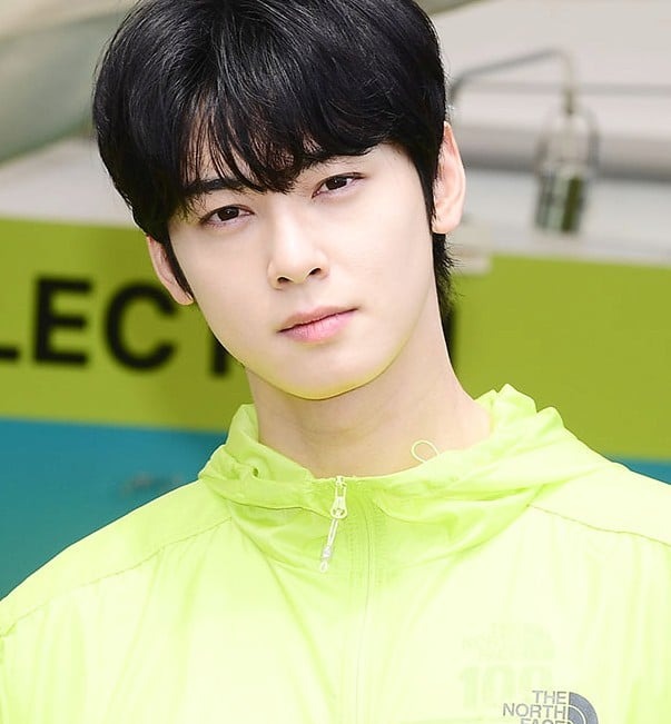 마라톤 뛰다가 메이크업 지워진 차은우 